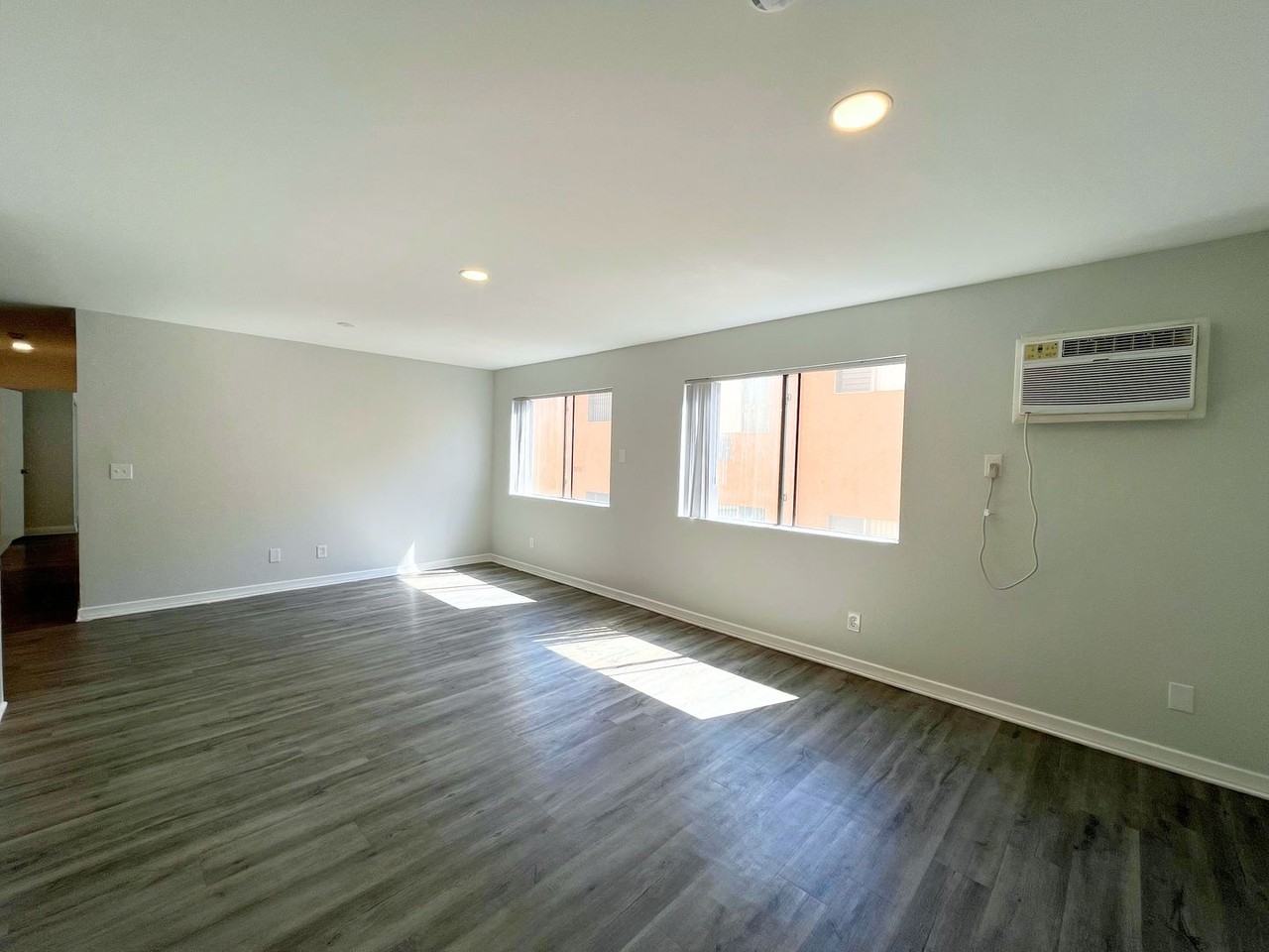 226 South Serrano - Photo 5 of 30