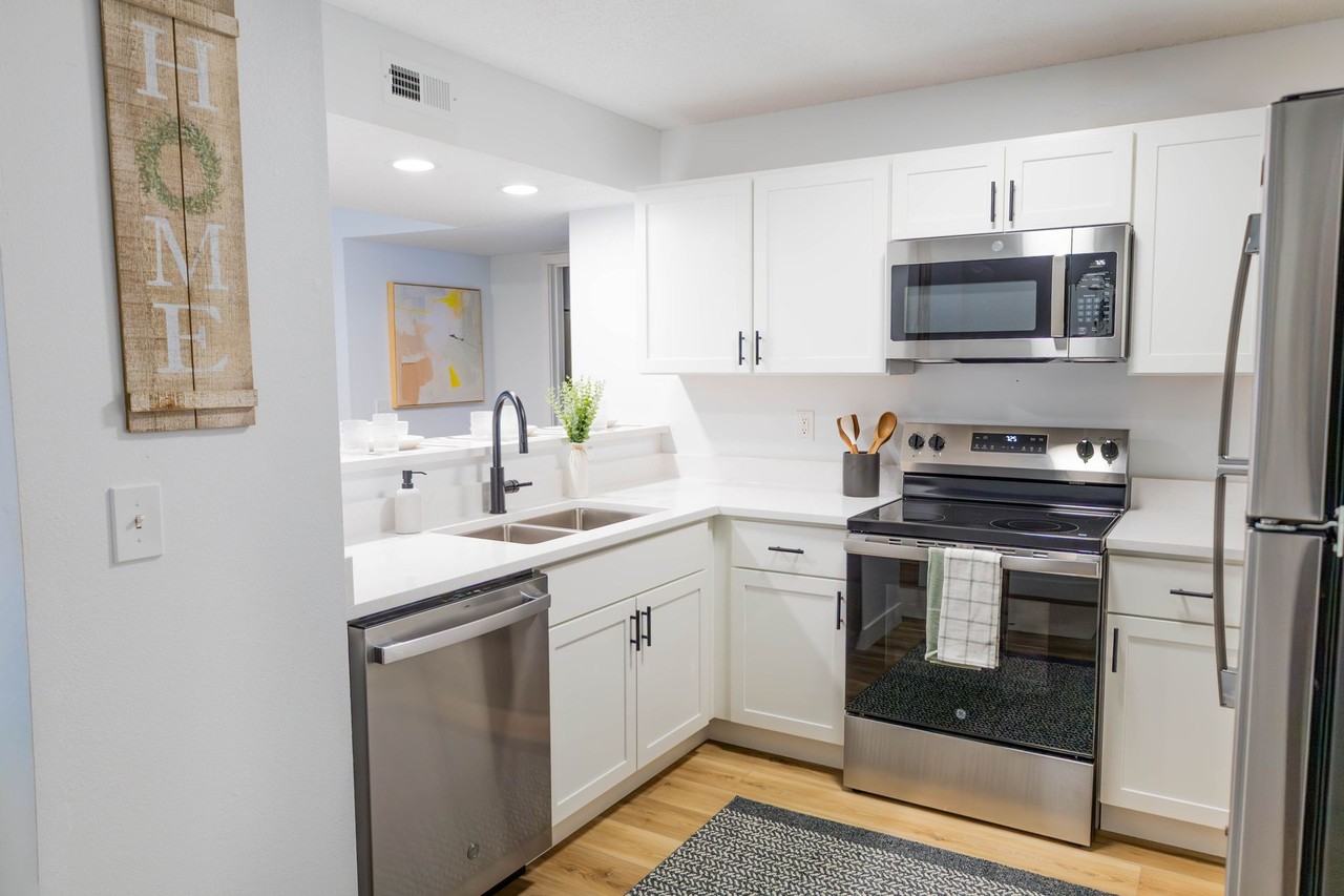 Elevate Apartments at Hawkeye - Photo 2 of 17