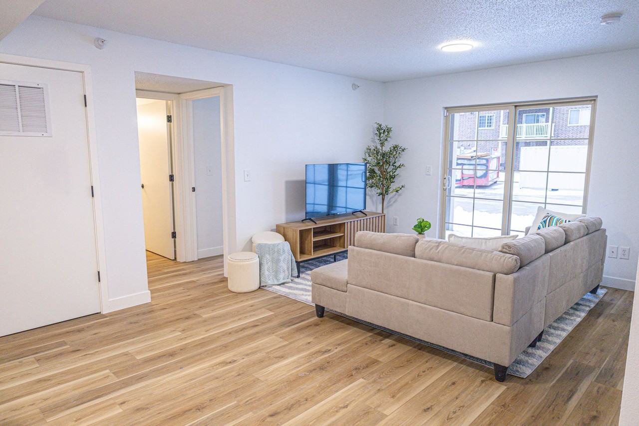 Elevate Apartments at Hawkeye - Photo 5 of 17