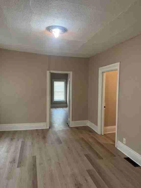 241 Troup St - Photo 4 of 8