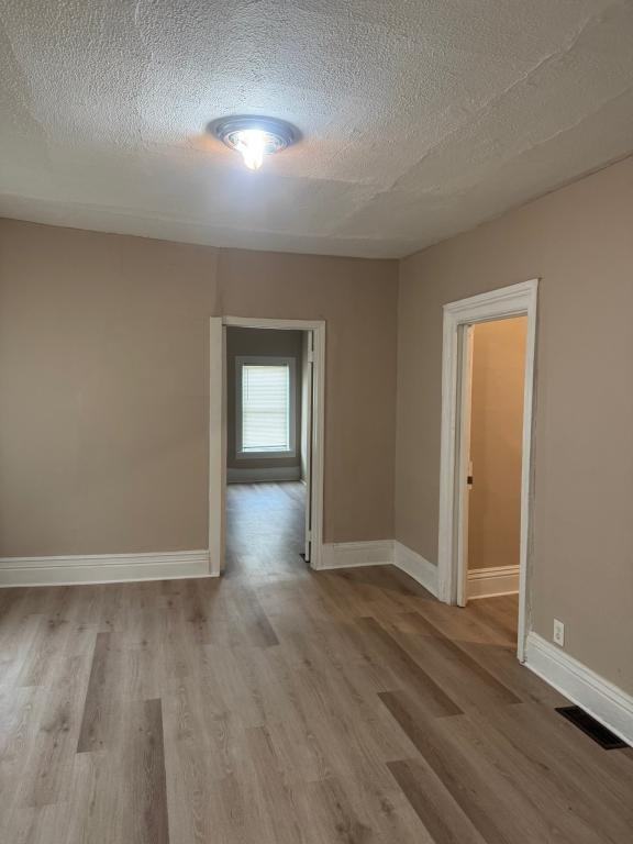 241 Troup St - Photo 5 of 8