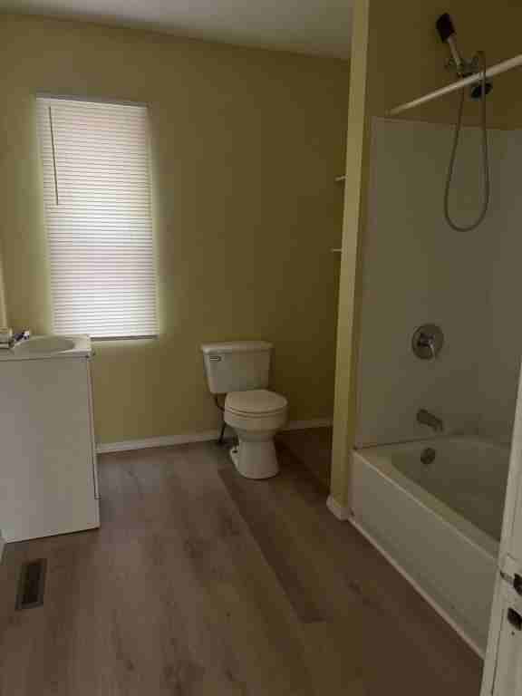 241 Troup St - Photo 6 of 8