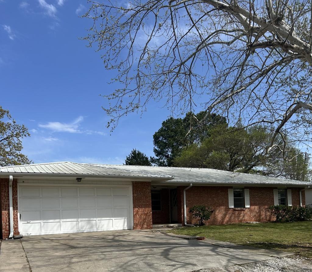 424 Webb Ave - Photo 2 of 24