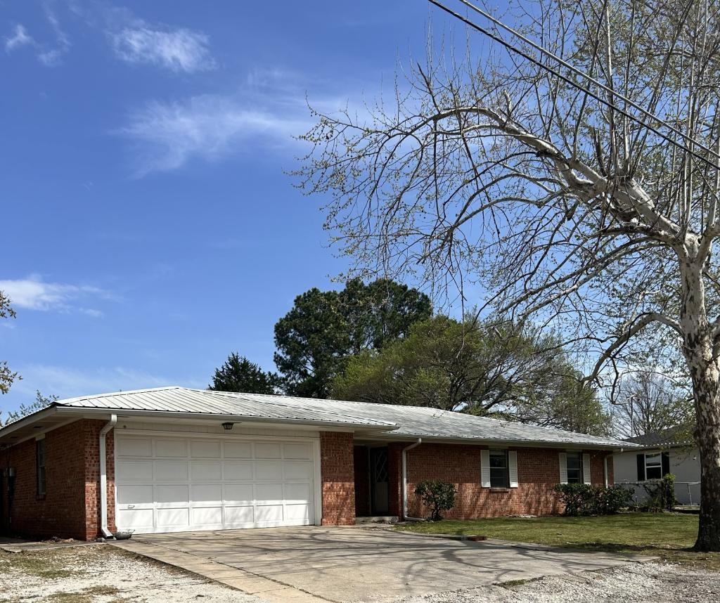 424 Webb Ave - Photo 3 of 24