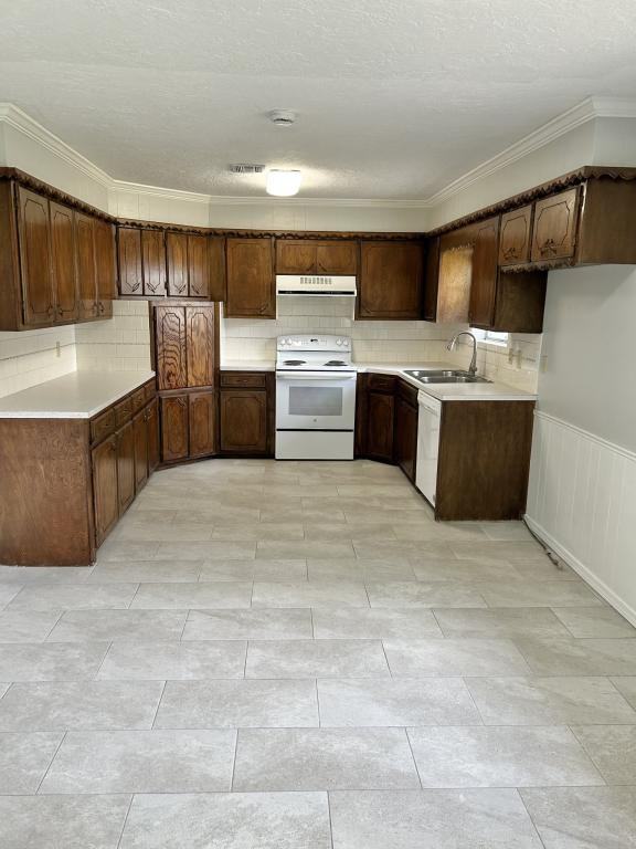 424 Webb Ave - Photo 4 of 24