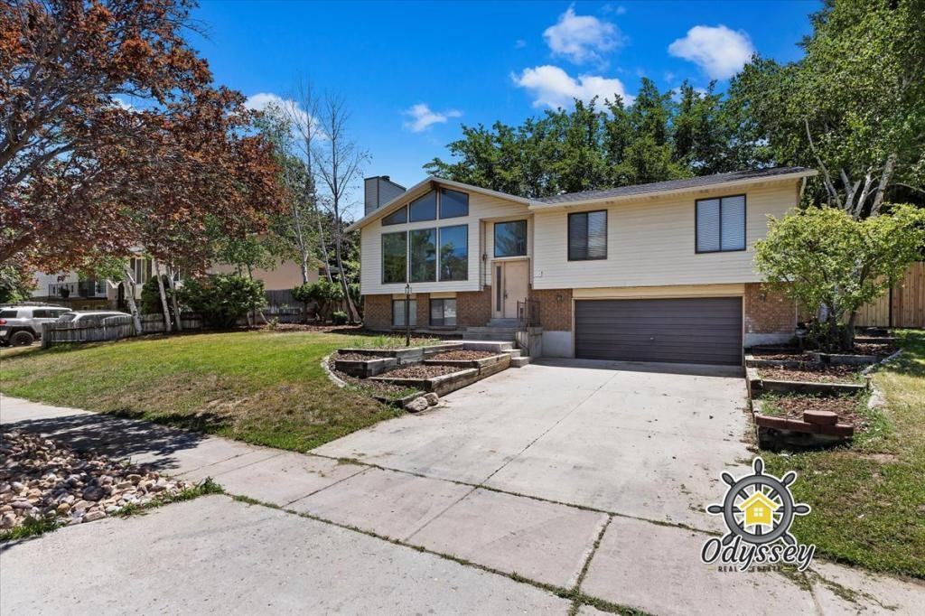 2066 E 10095 S - Photo 3 of 33