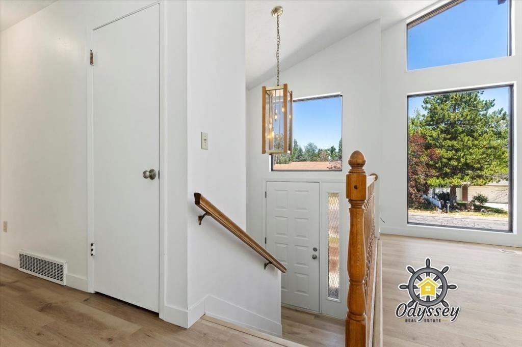 2066 E 10095 S - Photo 5 of 33