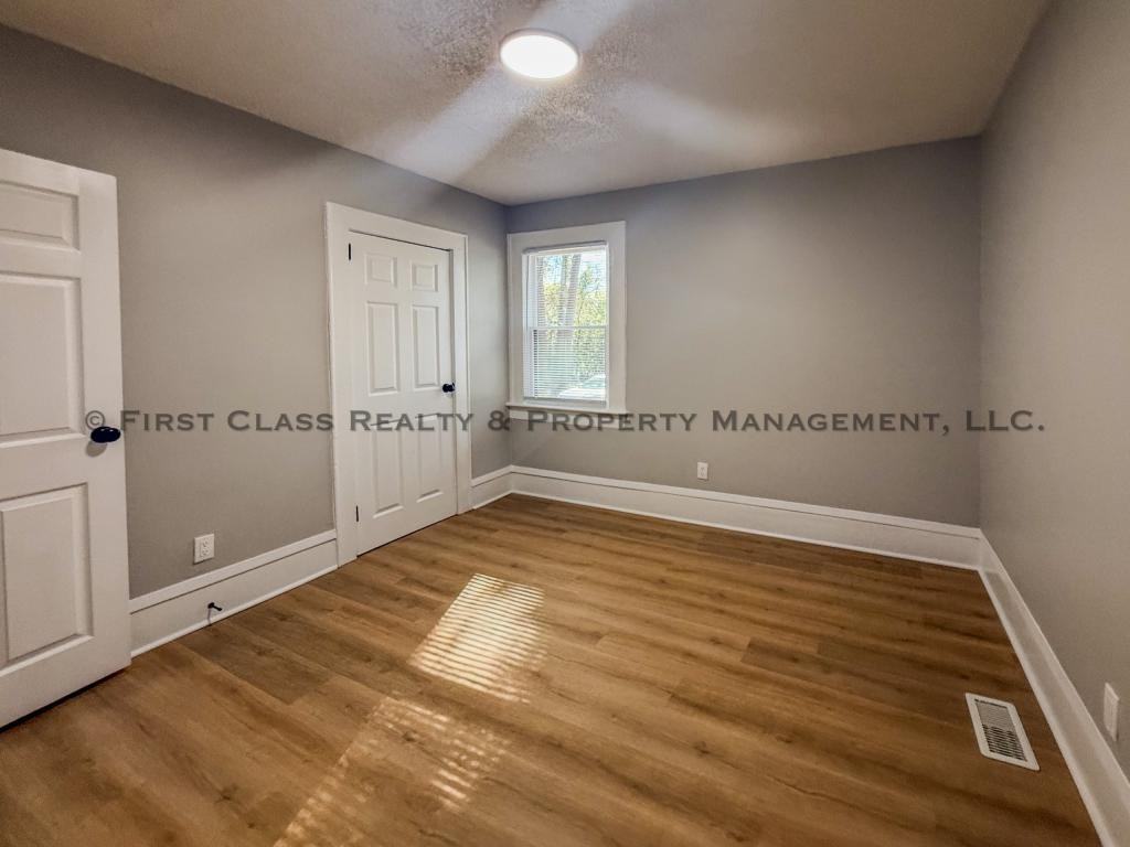 1108 Henderson Ave - Photo 3 of 23