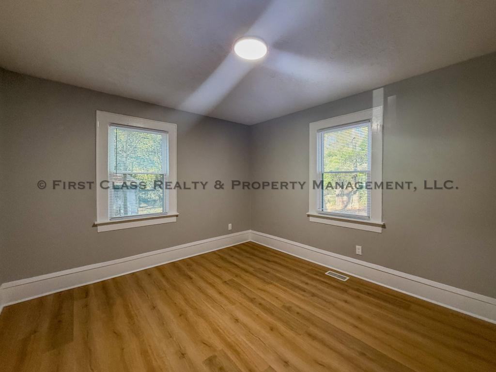 1108 Henderson Ave - Photo 4 of 23