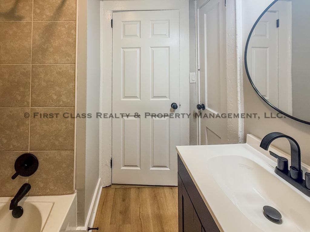 1108 Henderson Ave - Photo 6 of 23