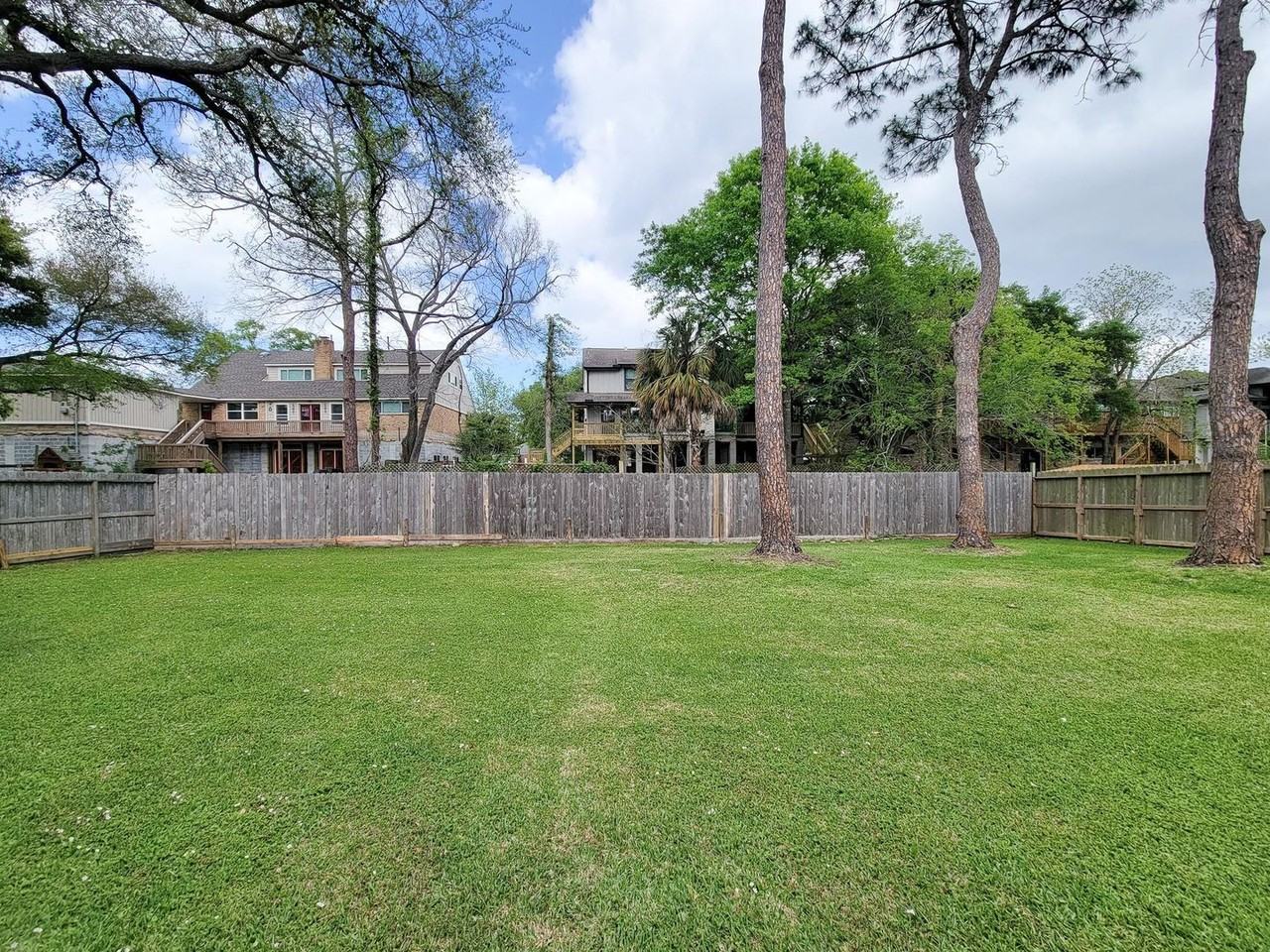 18603 Point Lookout Dr - Photo 4 of 48