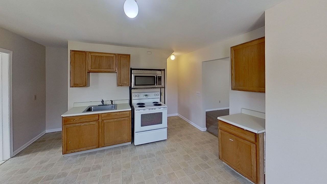 1351 S George St - Photo 4 of 10