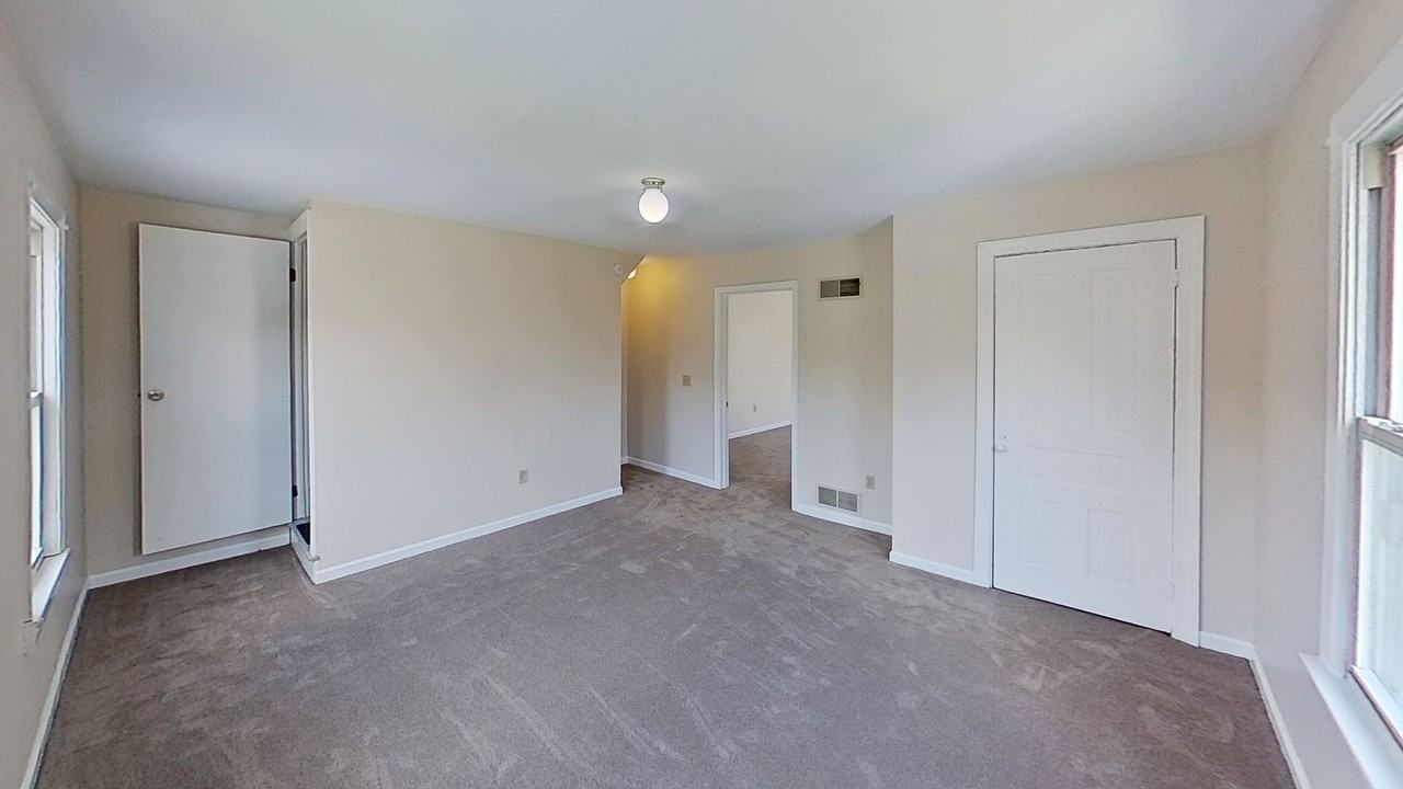 1351 S George St - Photo 6 of 10