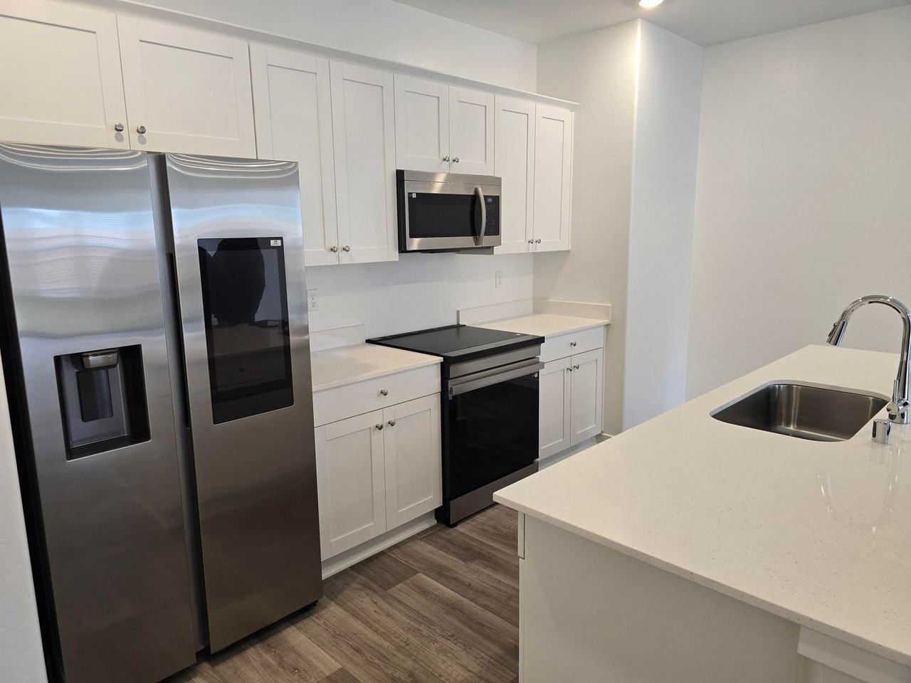 1563 N Mitchell St - Photo 4 of 23