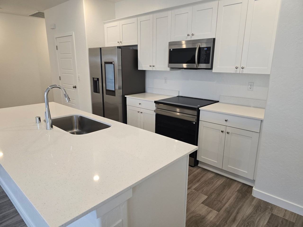 1563 N Mitchell St - Photo 5 of 23