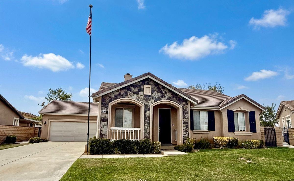 1193 Woodburn Cir - Photo 2 of 23