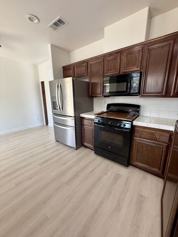 1193 Woodburn Cir - Photo 5 of 23