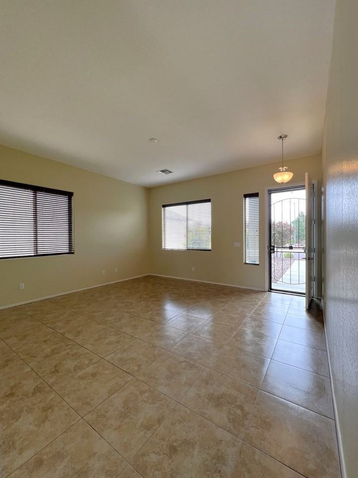 3840 N Wakefield Dr - Photo 2 of 21