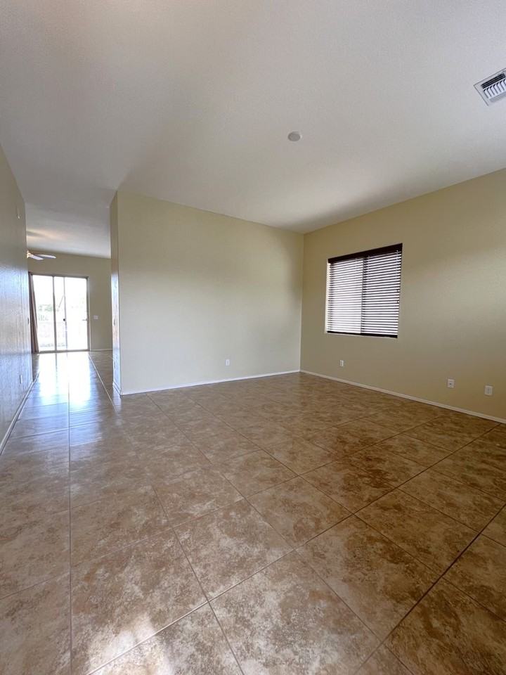 3840 N Wakefield Dr - Photo 3 of 21