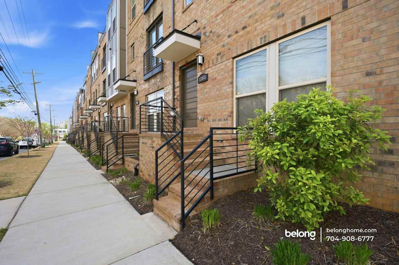 12033 Brooklyn Ave - Photo 5 of 19