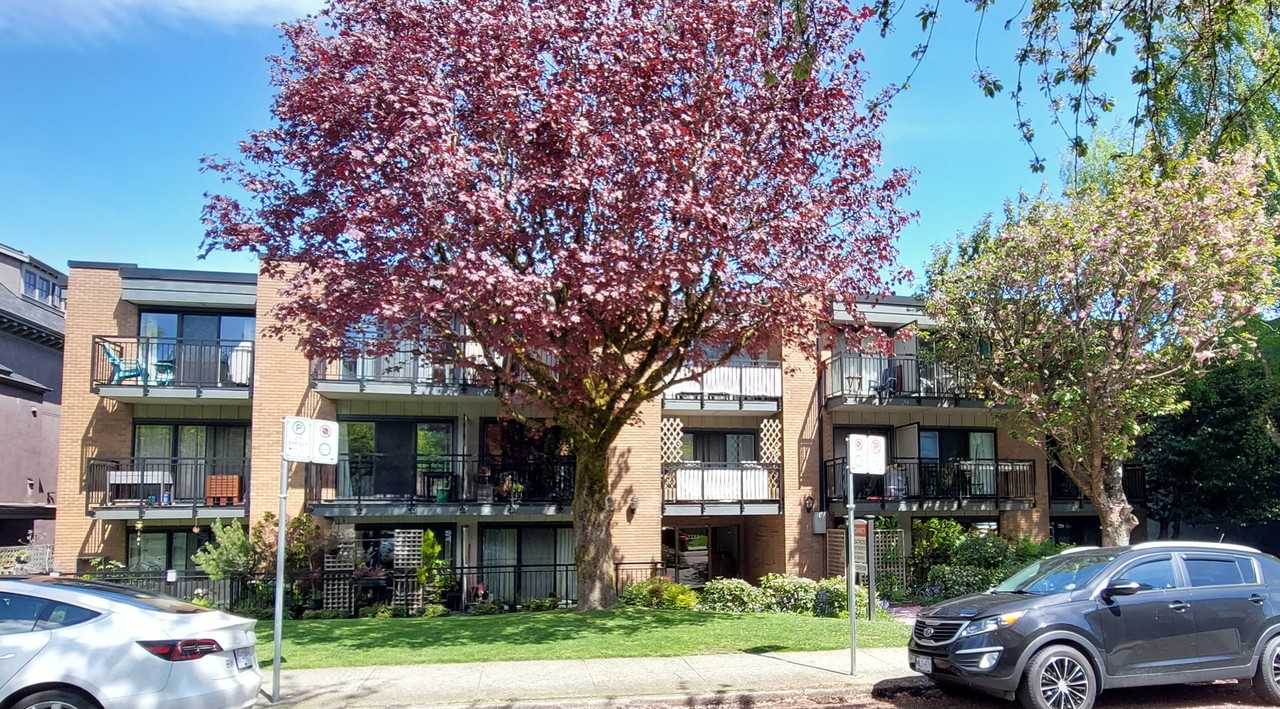 Kitsilano Low rise Apartment - Photo 2 of 25
