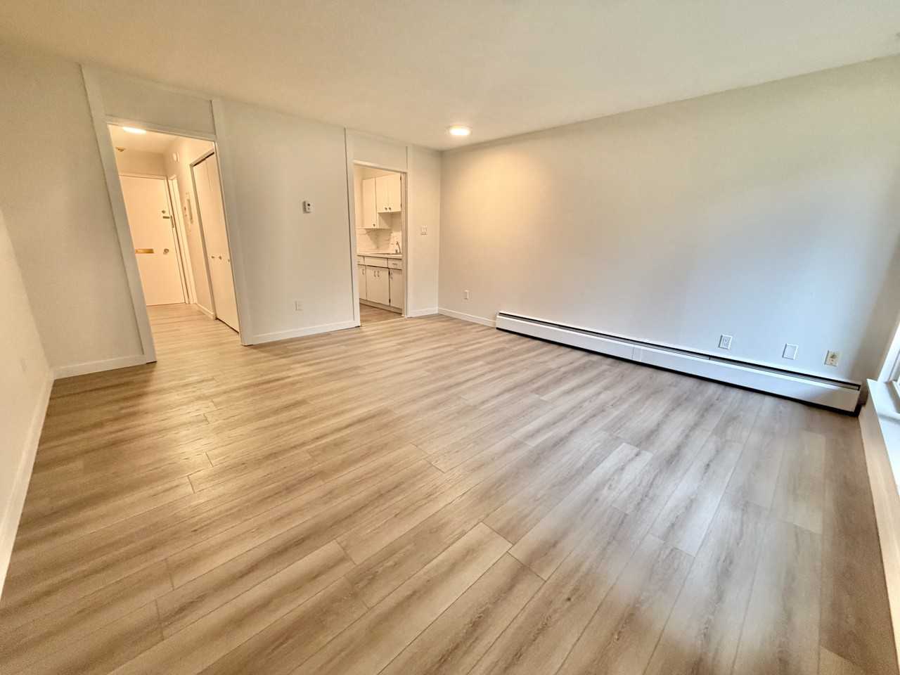 Kitsilano Low rise Apartment - Photo 3 of 25