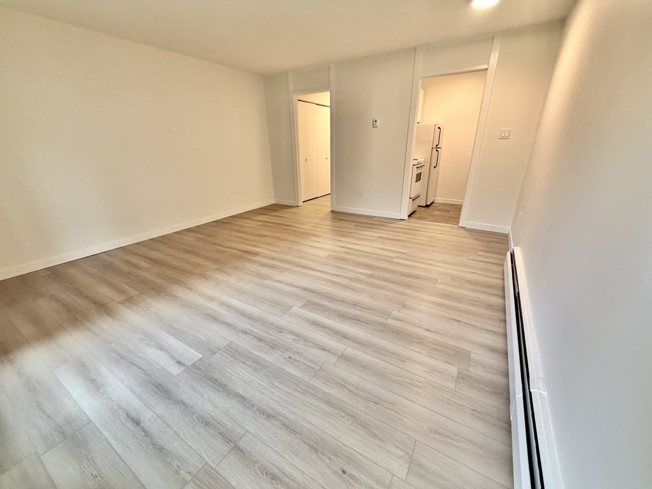 Kitsilano Low rise Apartment - Photo 5 of 25