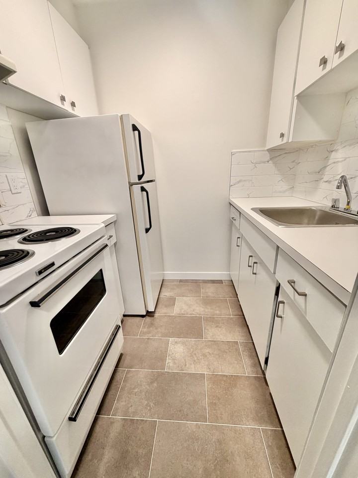 Kitsilano Low rise Apartment - Photo 7 of 25