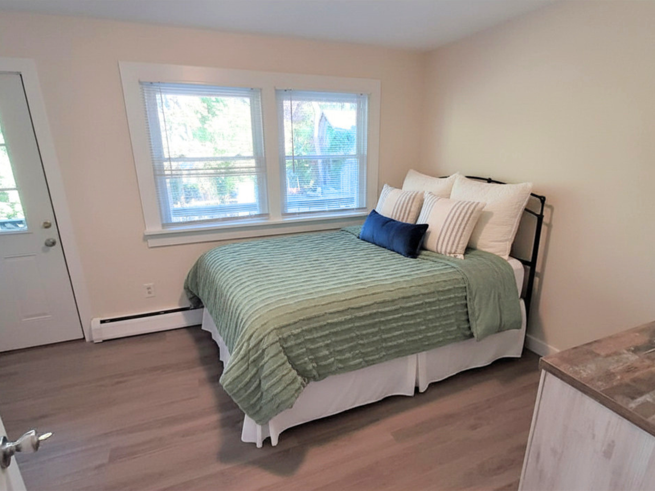 320 Hillview Place - Photo 5 of 8