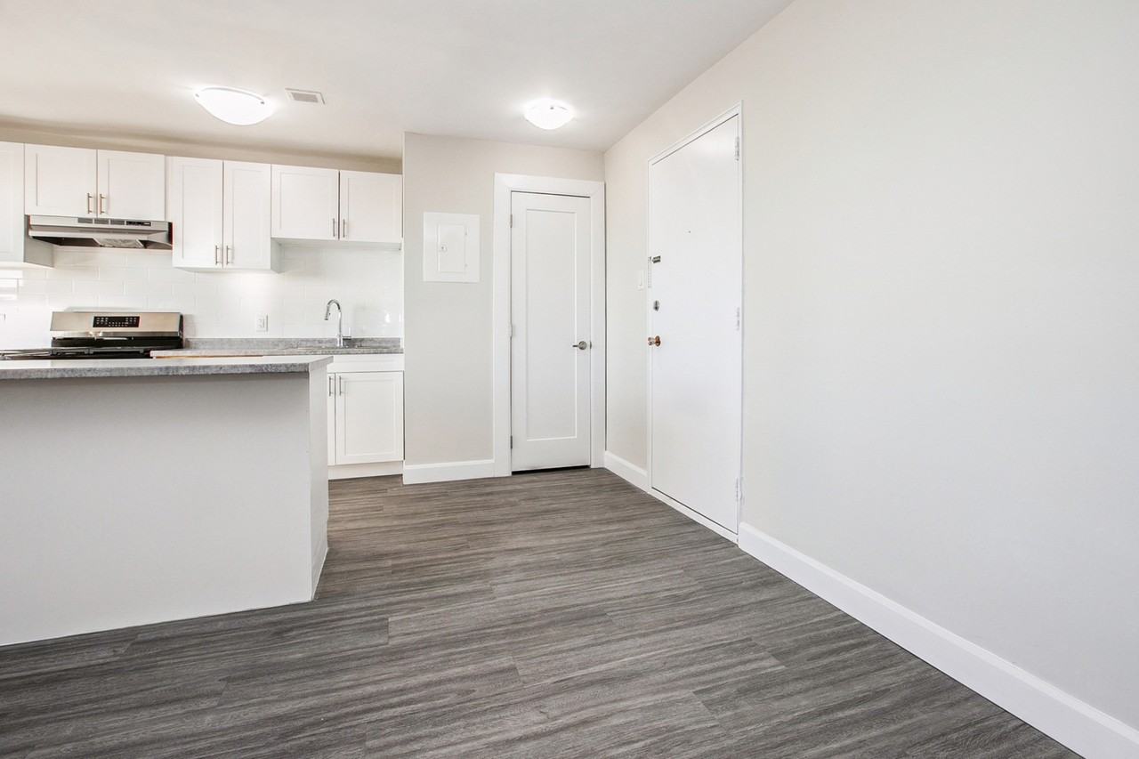 Lake Street Apartments - Photo 4 of 26