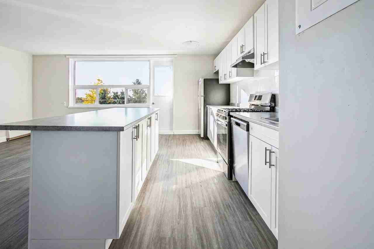 Lake Street Apartments - Photo 6 of 26