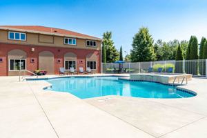 featured image of 560 W Bryant St