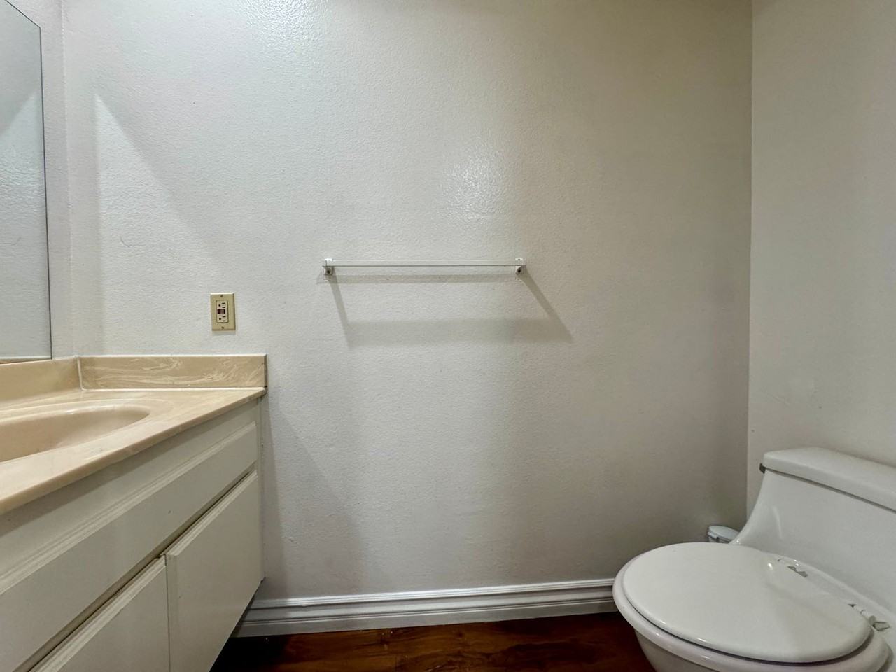 402 S Garfield Ave #15 - Photo 5 of 22