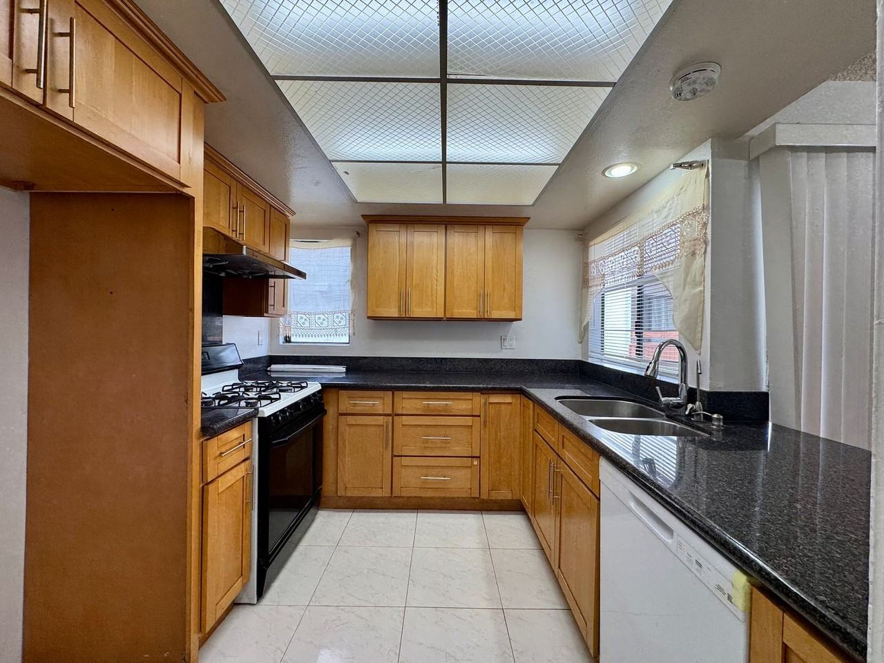 402 S Garfield Ave #15 - Photo 6 of 22