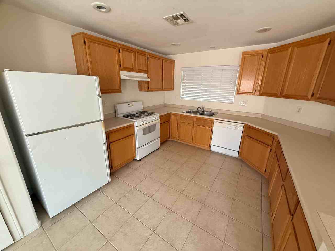 2416 Cockatoo Dr - Photo 2 of 2