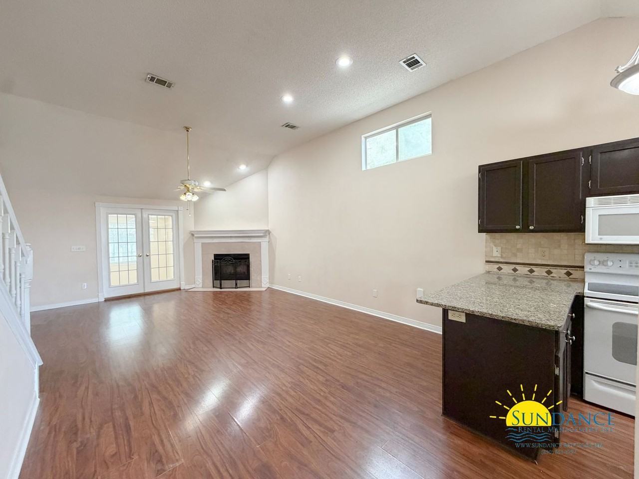 926 Roanoke Ct - Photo 2 of 24