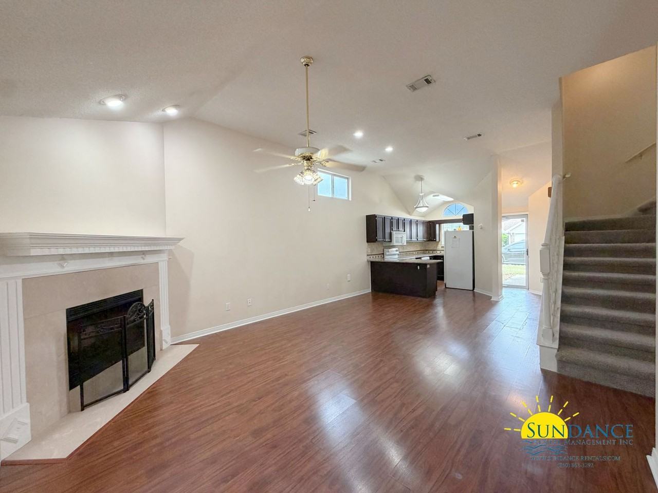 926 Roanoke Ct - Photo 3 of 24