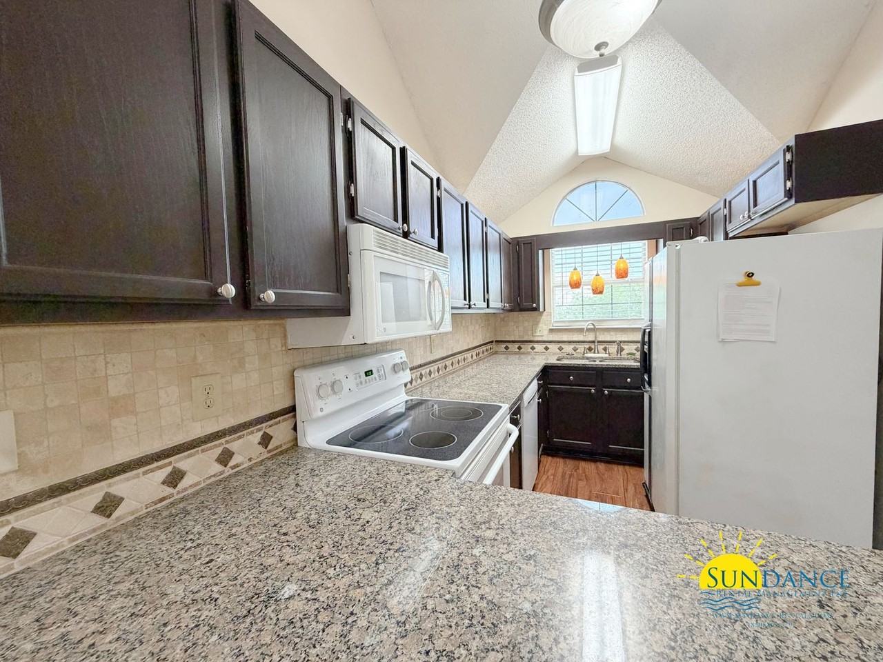 926 Roanoke Ct - Photo 5 of 24