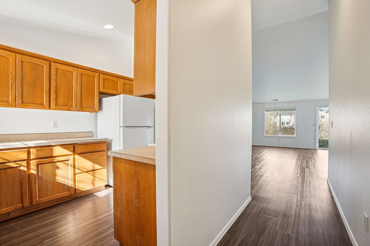 2315 Sw Hannah Cir - Photo 3 of 20