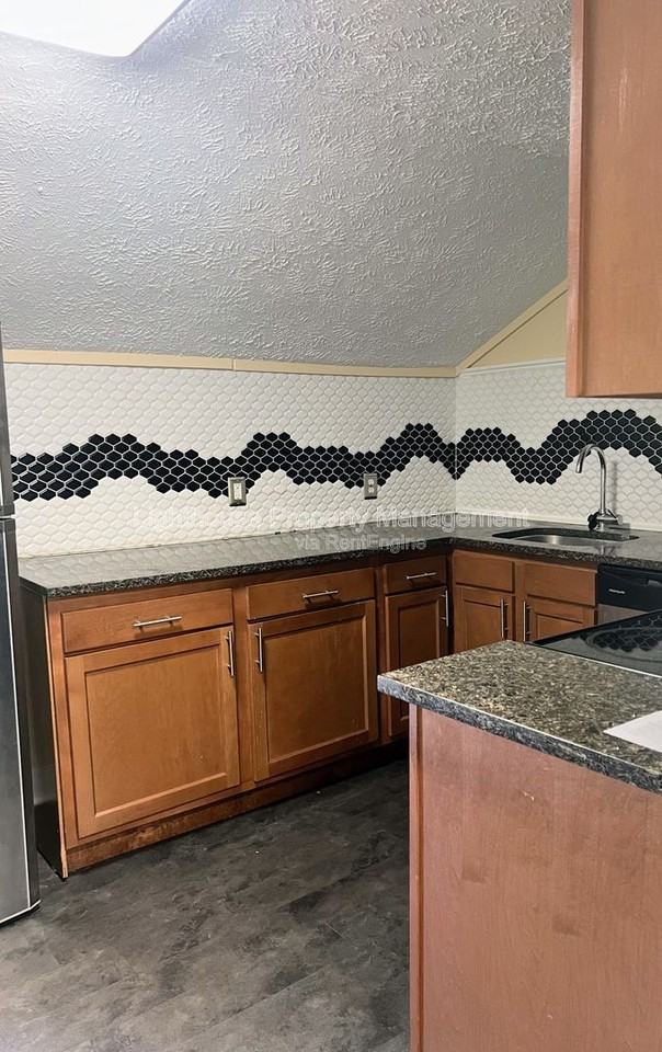 219 E North St #2 - Photo 5 of 13