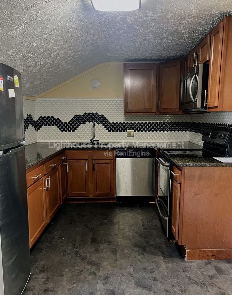 219 E North St #2 - Photo 6 of 13