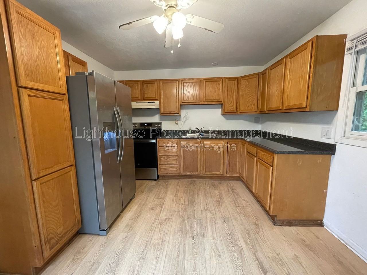 4211 Beechmount Ave - Photo 3 of 11