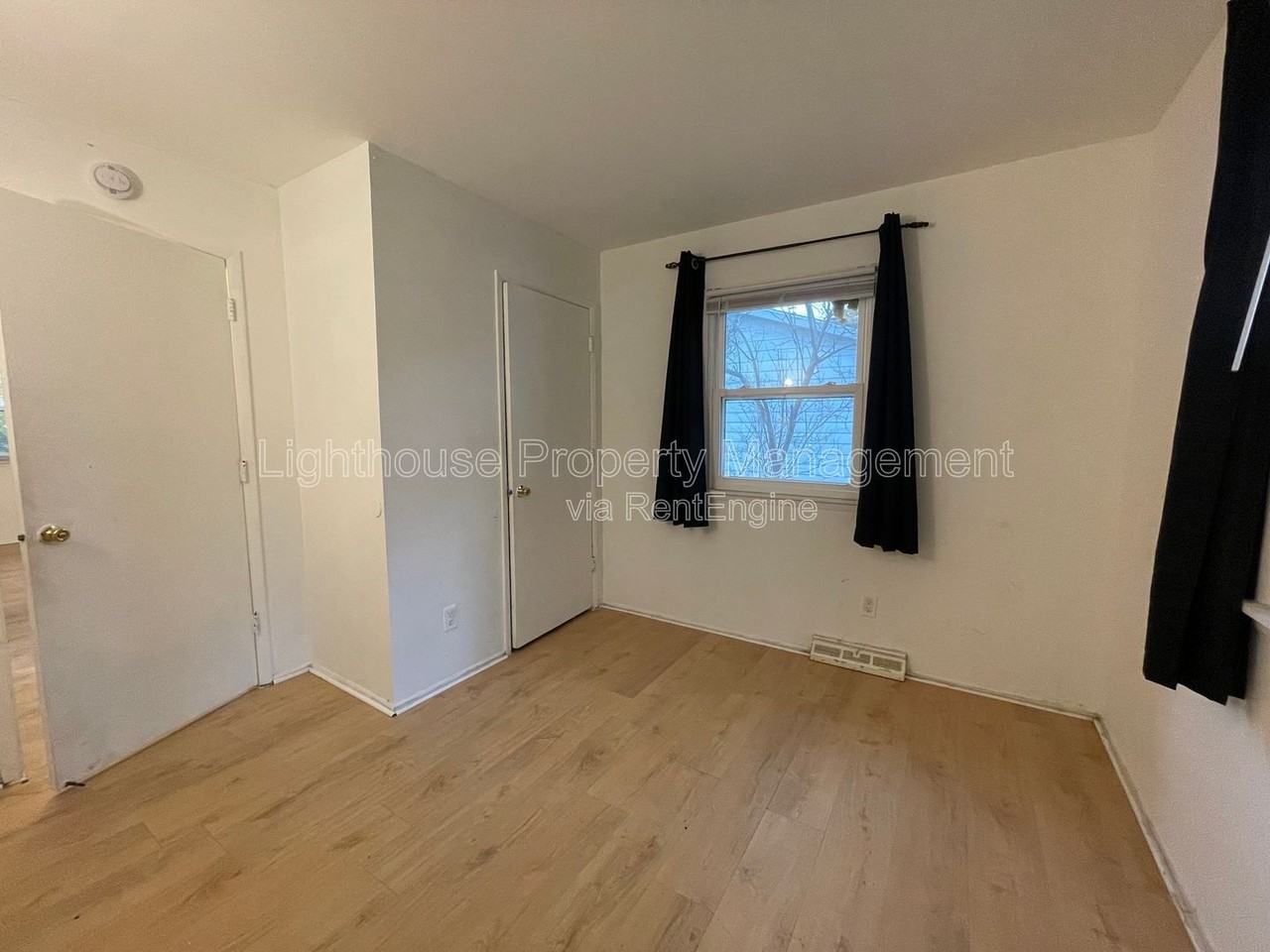 4211 Beechmount Ave - Photo 6 of 11