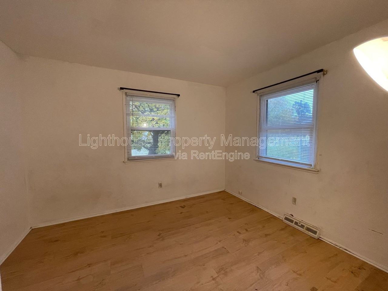 4211 Beechmount Ave - Photo 7 of 11