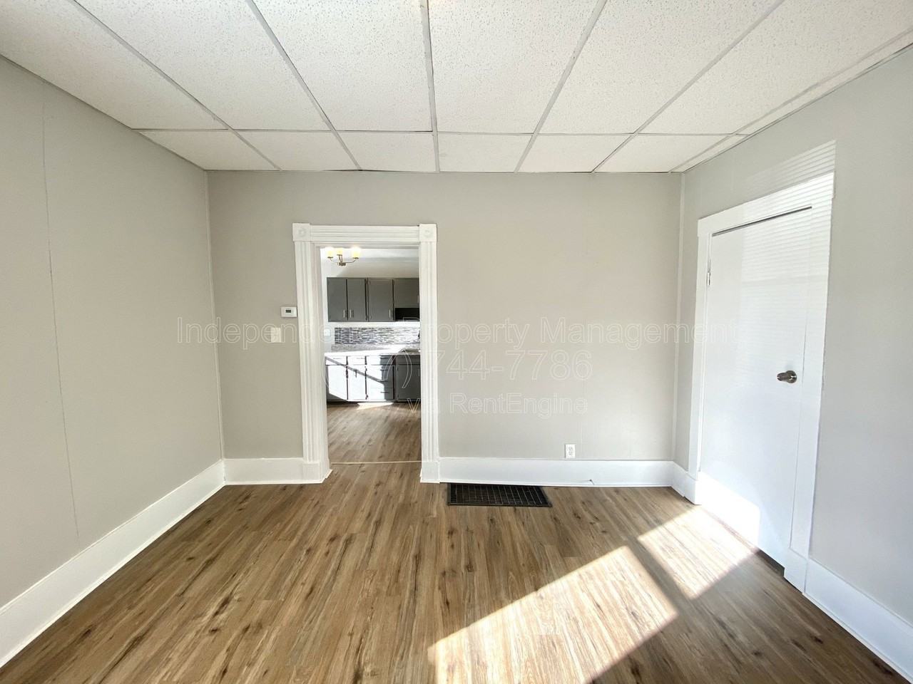 906 Vine St - Photo 2 of 50