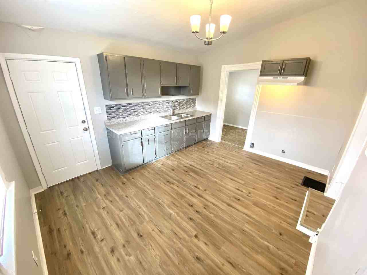 906 Vine St - Photo 7 of 50