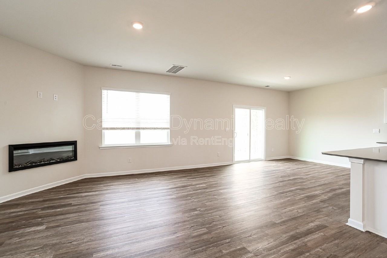 1365 37th Avenue Ln Ne - Photo 3 of 33