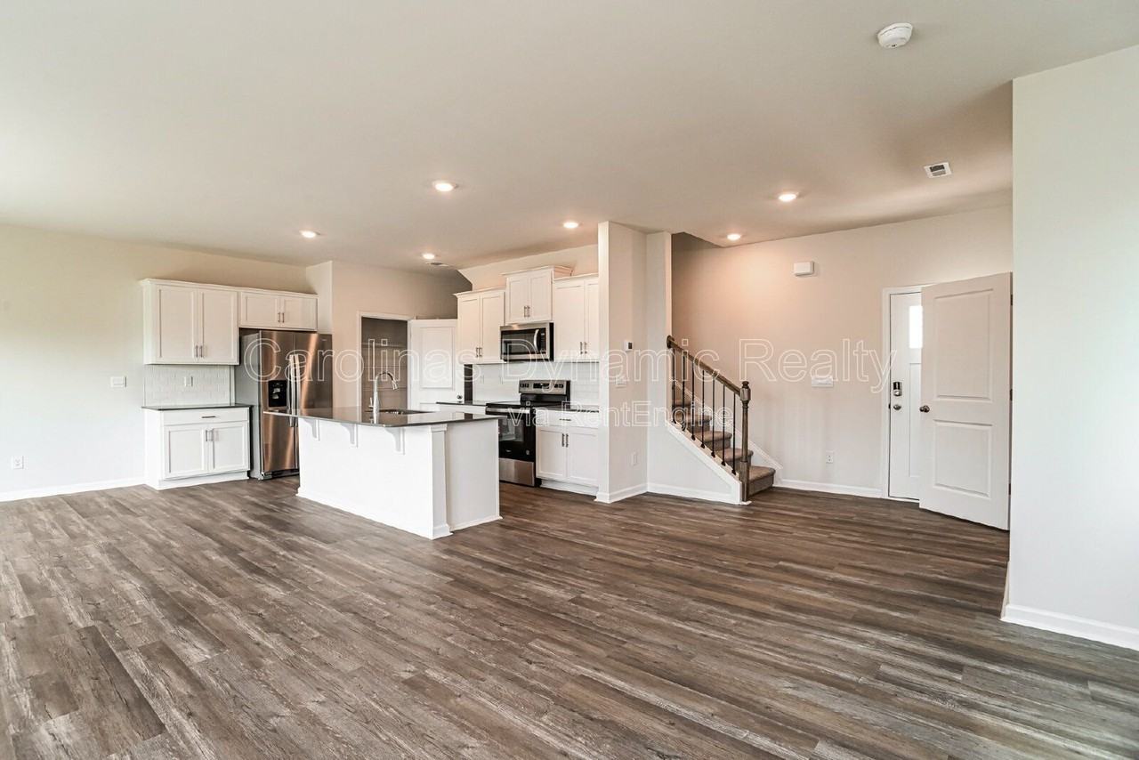 1365 37th Avenue Ln Ne - Photo 4 of 33