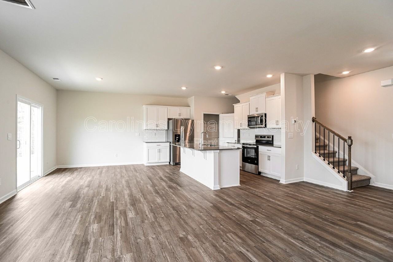 1365 37th Avenue Ln Ne - Photo 5 of 33