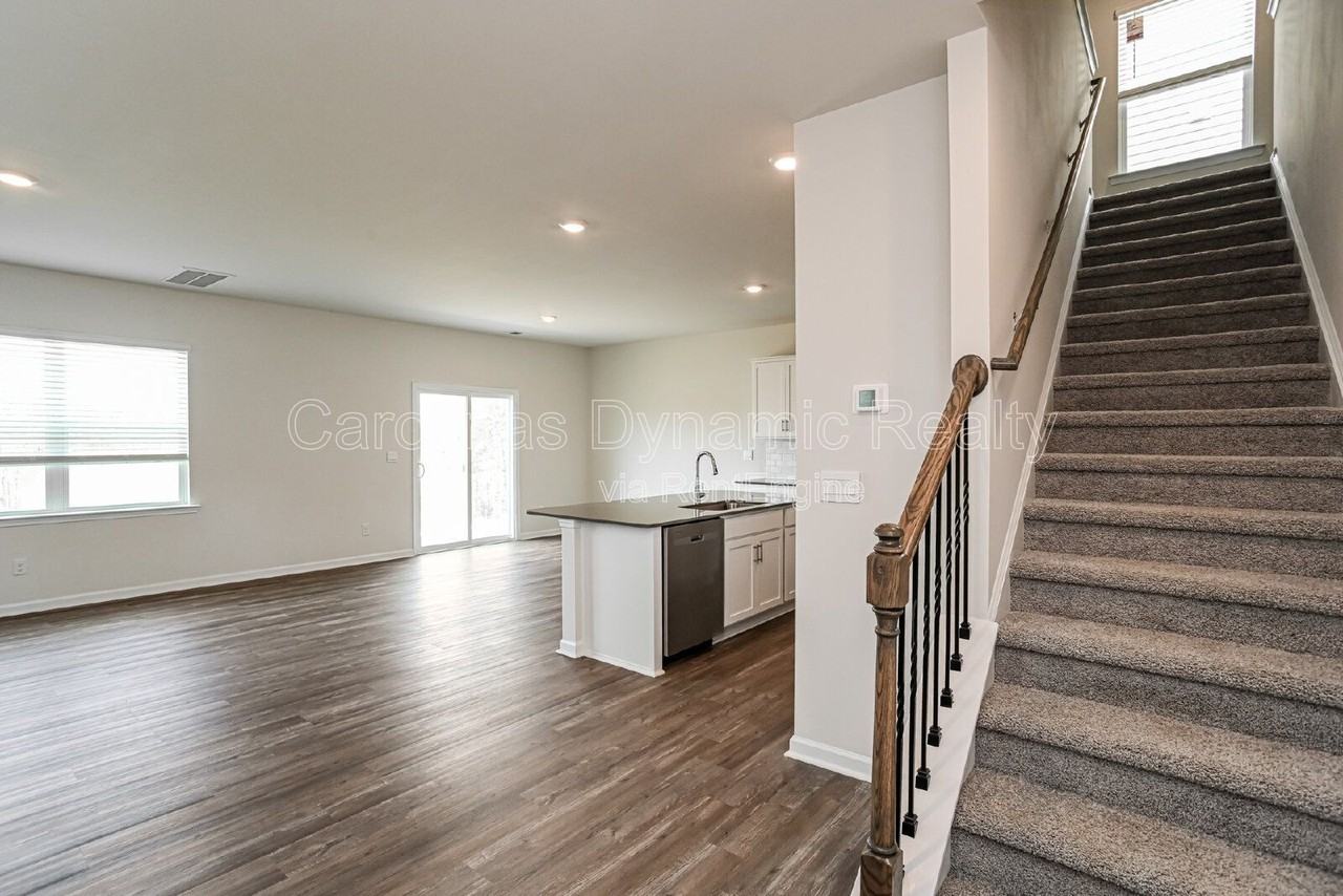 1365 37th Avenue Ln Ne - Photo 6 of 33